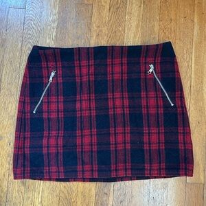 Gap red and black plaid wool-blend mini skirt with zipper slant pockets size 14